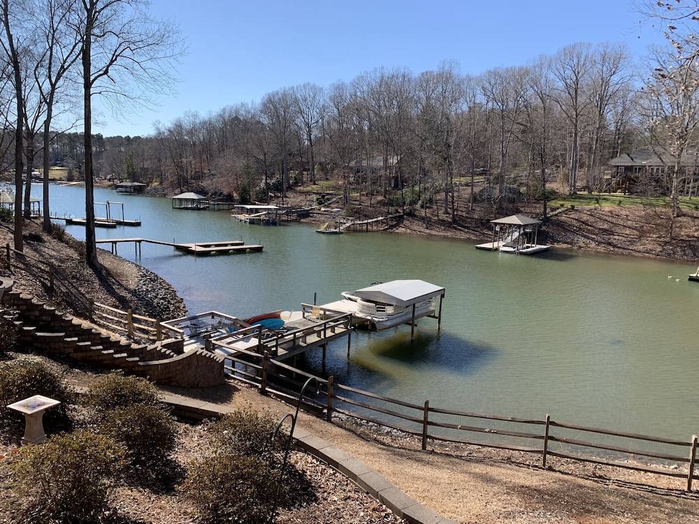 Quiet Cove | Lakefront | 2 Main Master Suites | 10 Ft Ceilings on Main