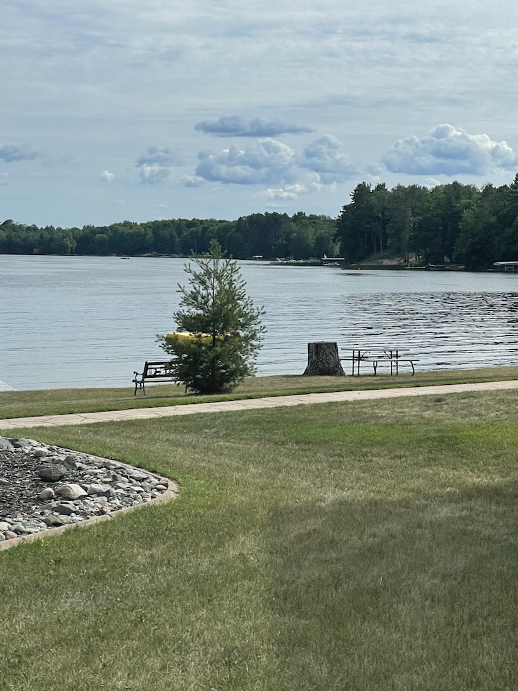 Beautiful Condo located on full recreational 2,038 acre Lake Metonga