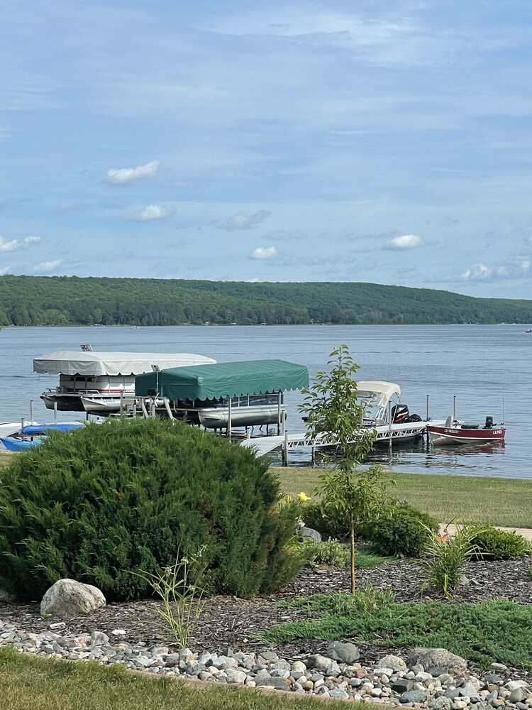 Beautiful Condo located on full recreational 2,038 acre Lake Metonga