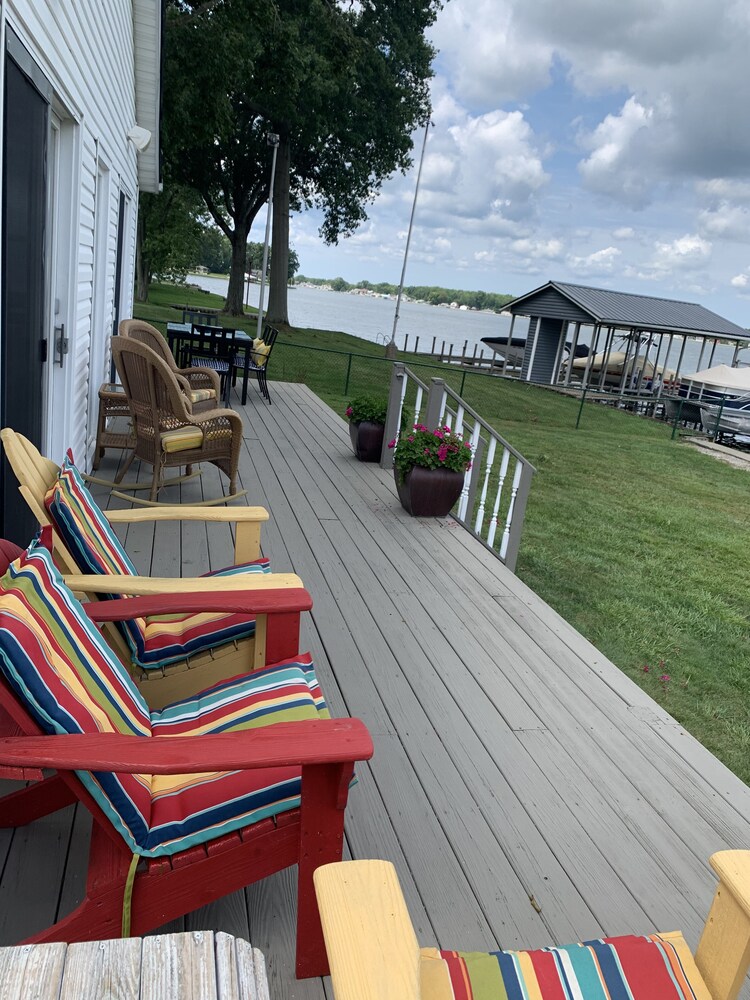 Lakefront Buckeye Lake Family Retreat