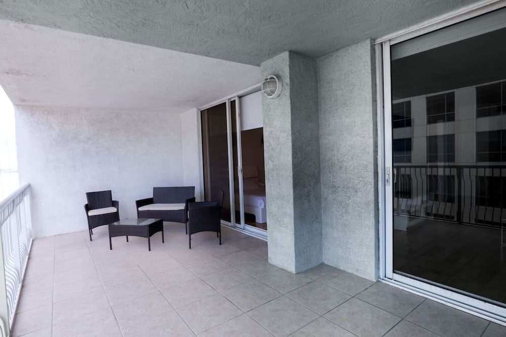 The club 2414 1 bed  · Luxury huge apt @Brickell free parking 6 guests