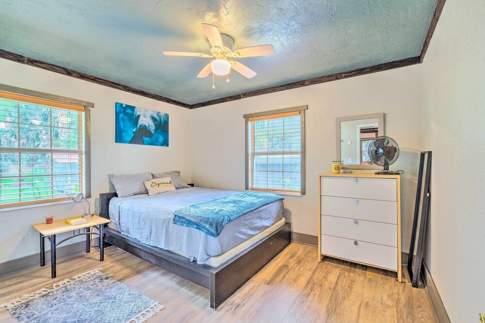 Central Yankeetown Hideaway Walk to Water! Yankeetown Vrbo