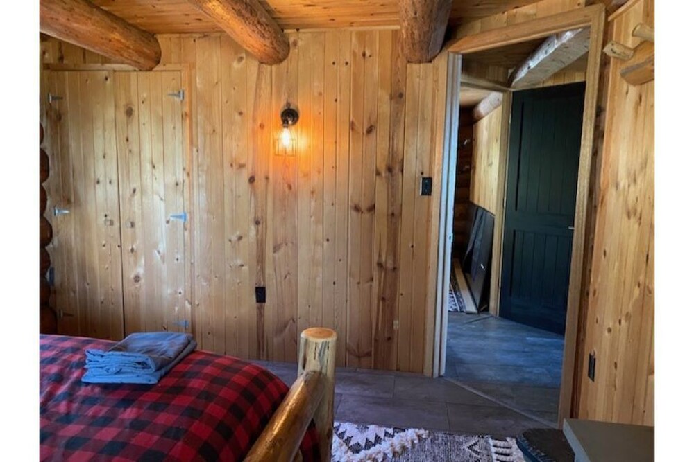 Hand built log cabin on Farm Island Lake Deals & Reviews (Aitkin, USA