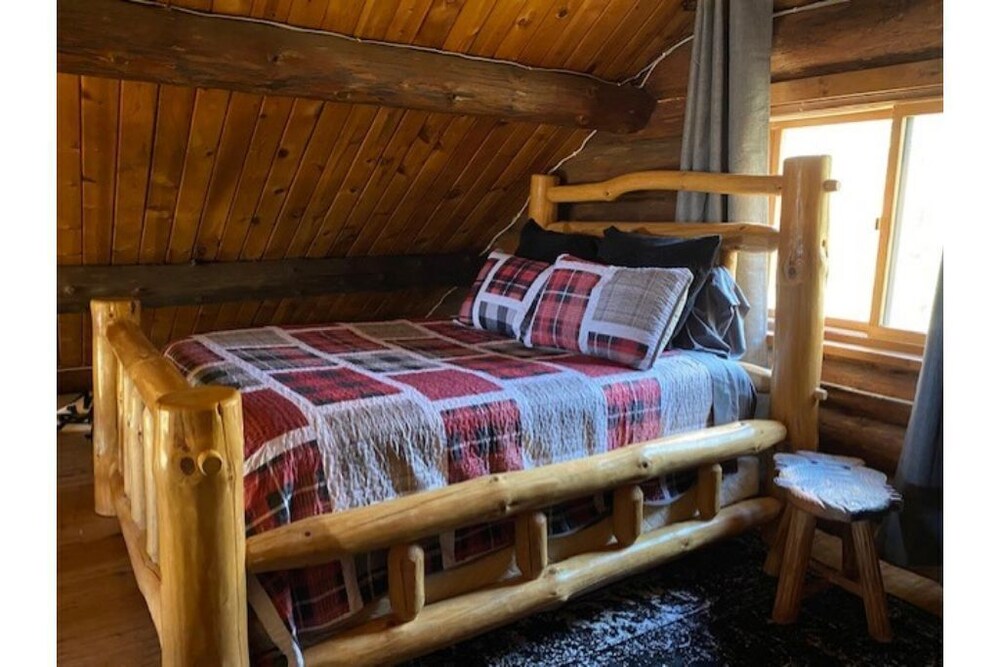 Hand built log cabin on Farm Island Lake Deals & Reviews (Aitkin, USA