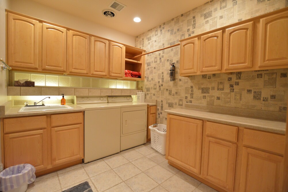 Private kitchen, 4 Bedroom 3 Bath Home close to Antelope Canyon, Horseshoe Bend and Lake Powell!