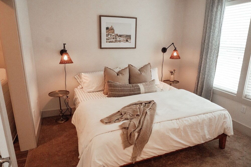 Casa Luna Nashville Like New, Bright and Airy! Just 7 minutes to