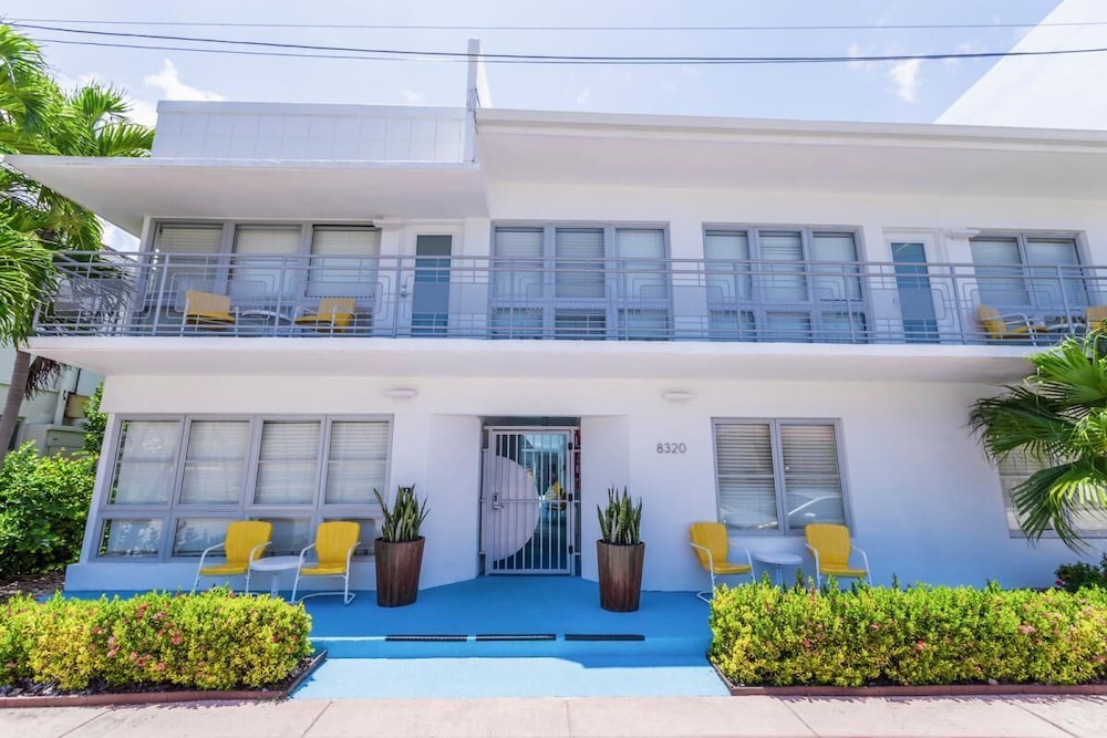 Walk to North Beach Oceanside Park, 2 Quiet Apartment-Style Units, Pool, Kitchen