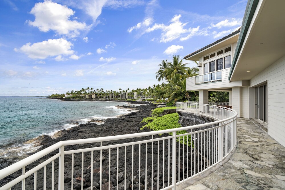 Oceanfront Getaway w/Stunning Views, AC, Lanai & Shared Pool: Ali'i Point #12