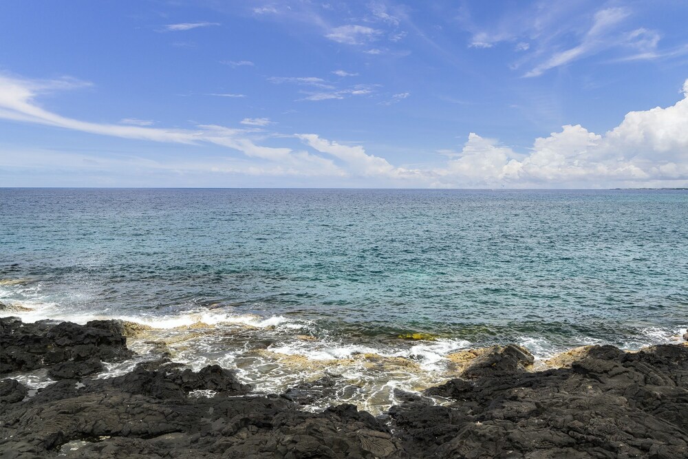 Oceanfront Getaway w/Stunning Views, AC, Lanai & Shared Pool: Ali'i Point #12