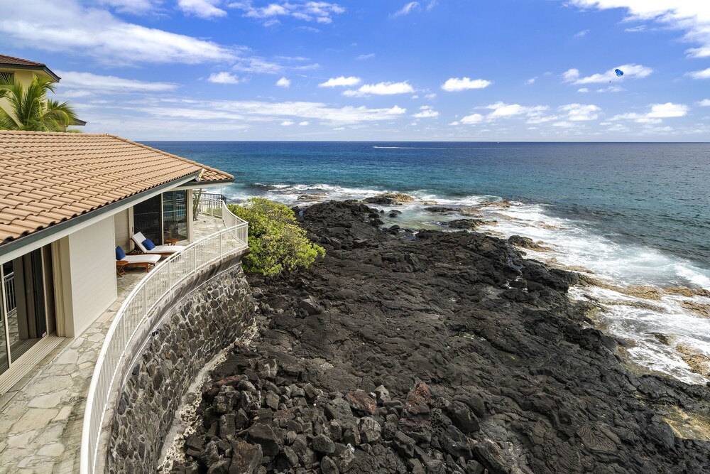 Oceanfront Getaway w/Stunning Views, AC, Lanai & Shared Pool: Ali'i Point #12