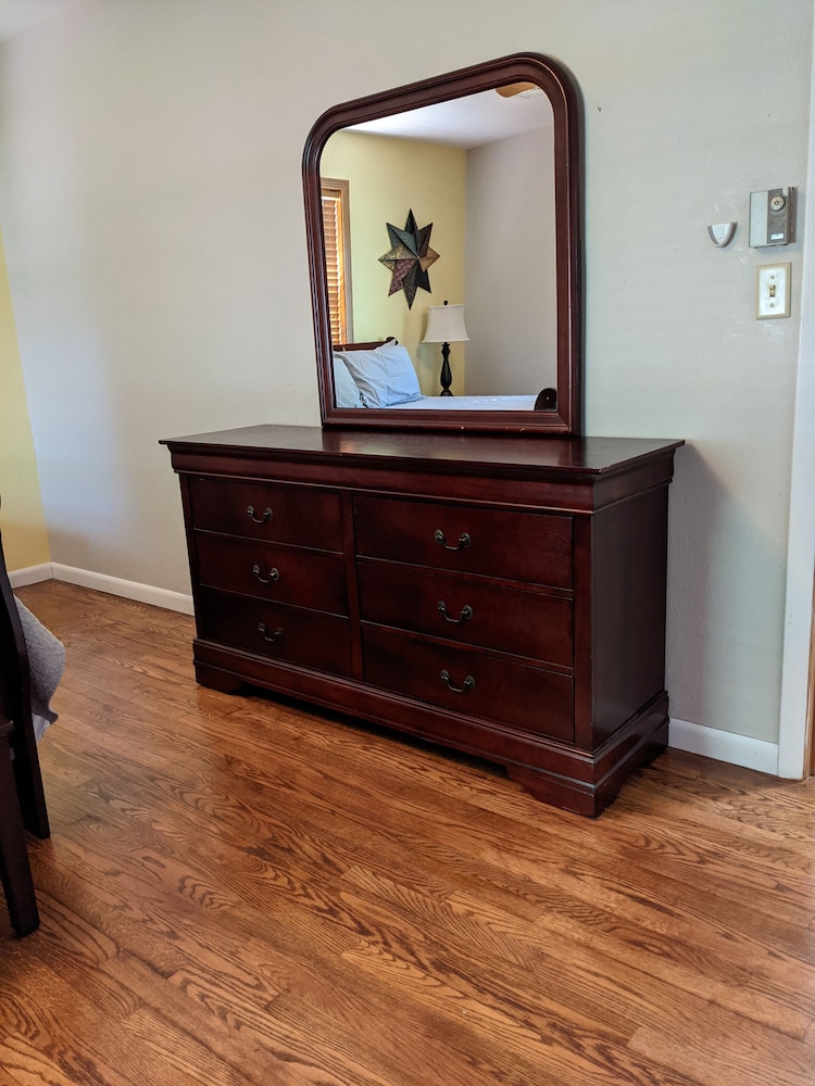 Davis Street Shipshewana Family Friendly Home with Patio and AC, surrounded by a serene Garden