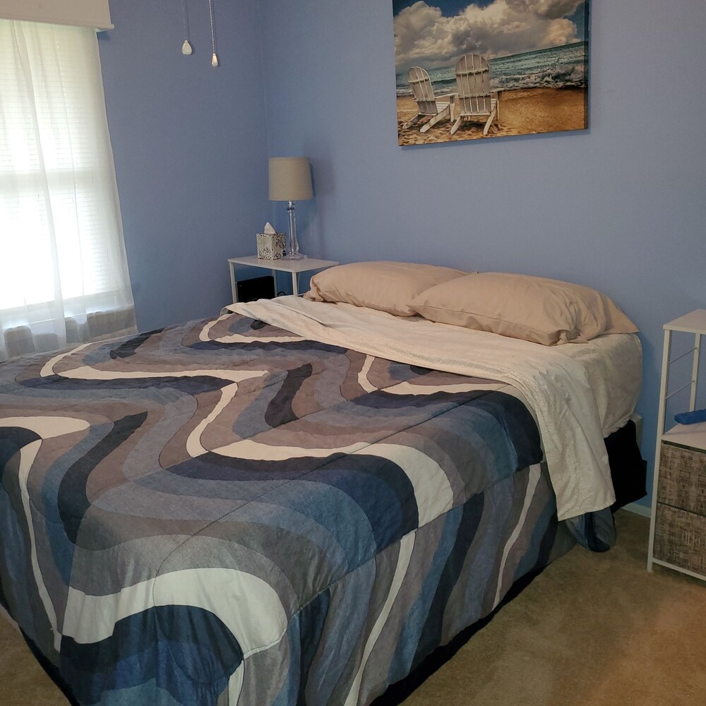 Dog/kid friendly house with fencedin yard minutes from major