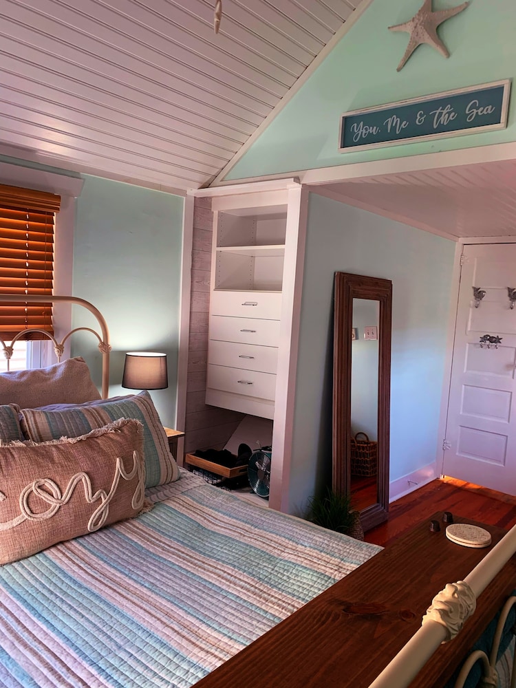 Grayce on Dollhouse Row a 1920's Original Beach Cottage Ocean City