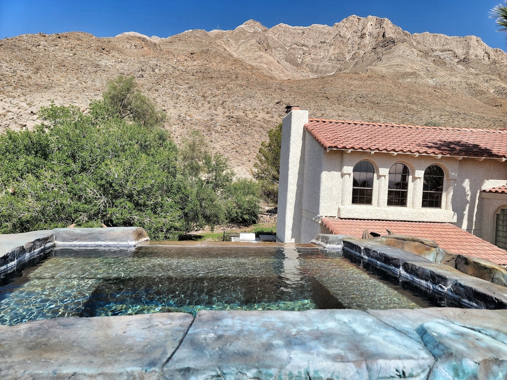 Mansion Backed to Mtns. Hotub Overlooking Vegas