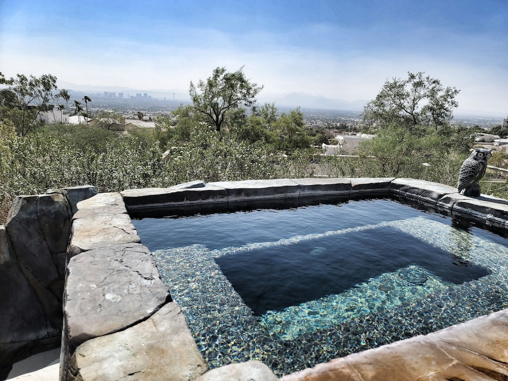 Mansion Backed to Mtns. Hotub Overlooking Vegas