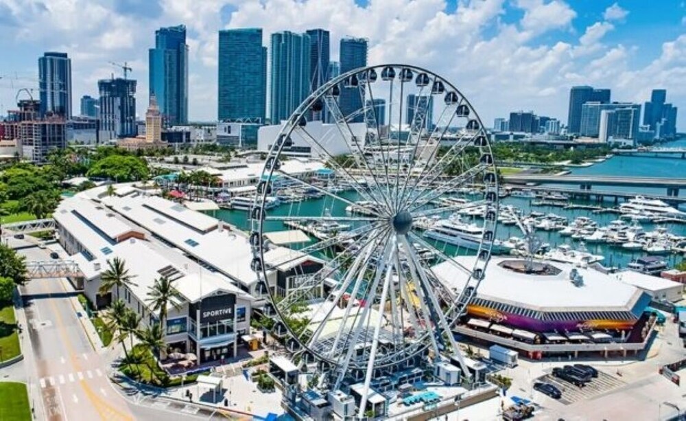 Lovely Waterfront 2BR 2BA Condo at IconBrickell