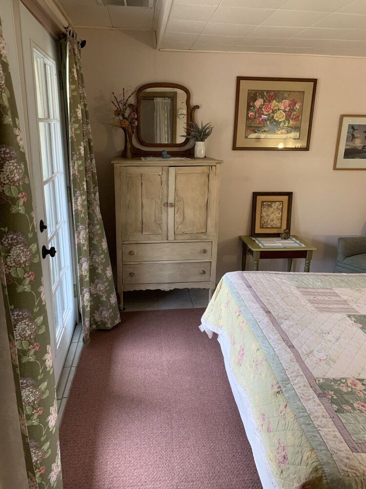 BOSQUES BUNGALOW A birder's delight! Near Wickenburg, AZ 1 of 3 casitas Morristown Vrbo