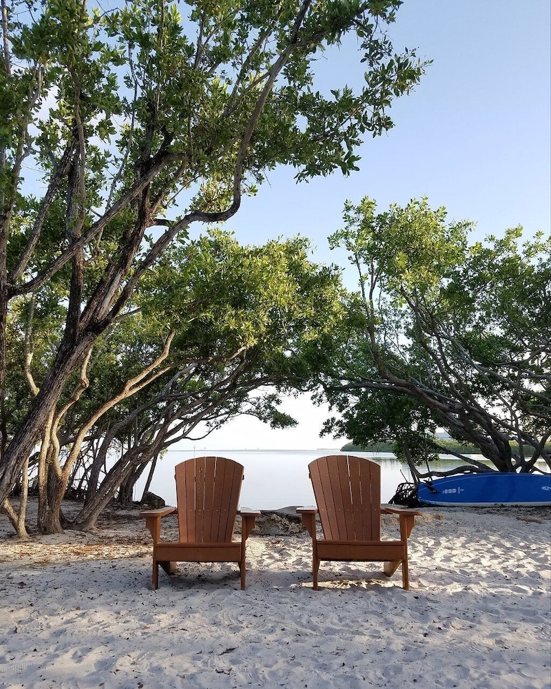 Private Beach House Resort, 2-Bedroom Suite + Lagoon Pool, Private Beach + Dock