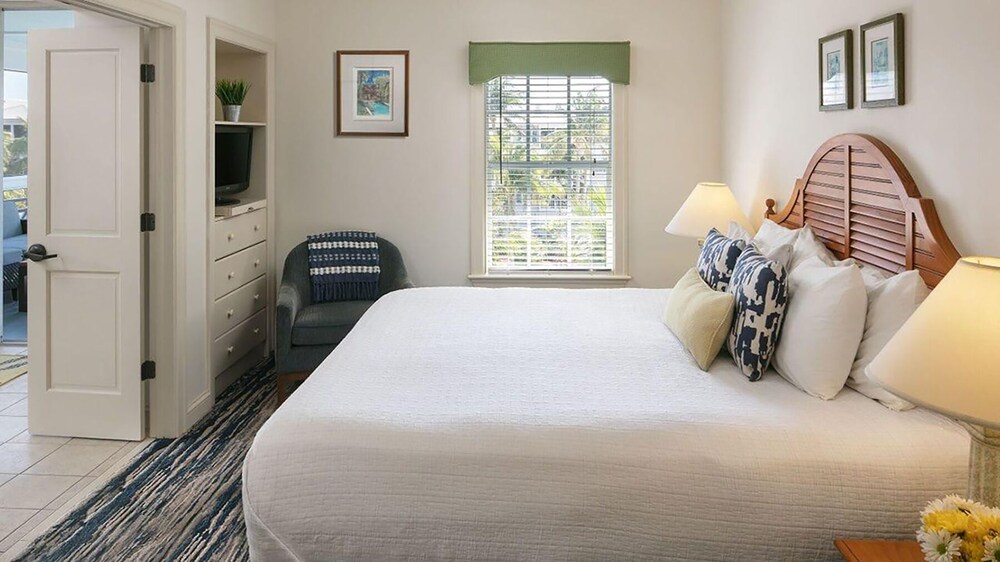 Private Beach House Resort, 2-Bedroom Suite + Lagoon Pool, Private Beach + Dock