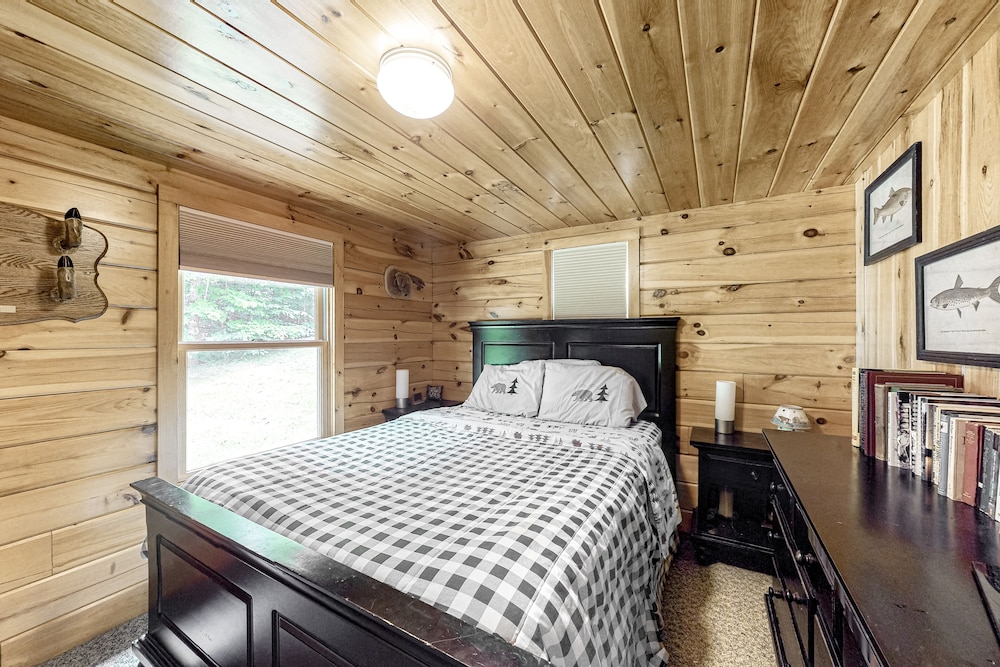 Lakefront cabin on First Roach Pond with dock, lake view & firepit dogfriendly Piscataquis