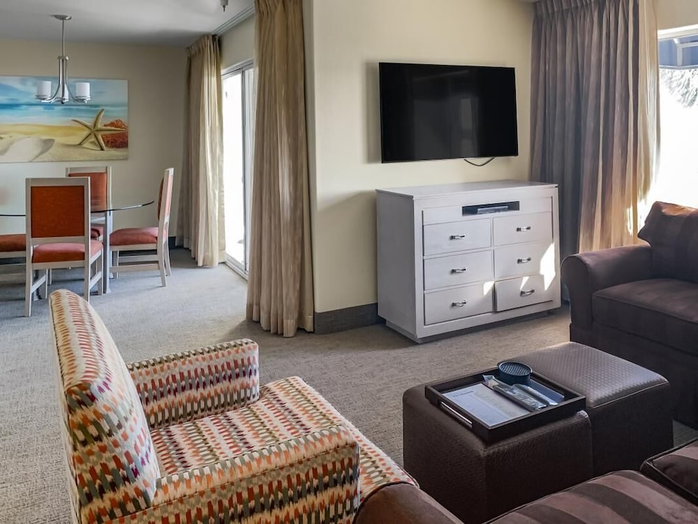 Beach Vacation! 4 Great Units! Near Golf Courses, Whale Watching