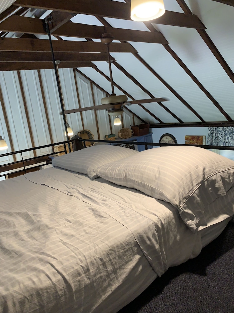 Cottage in Historic Bucks County Southampton Vrbo