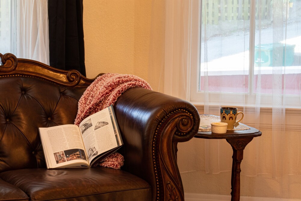 The 1801 House A beautiful historic home in the Ste Genevieve Historic