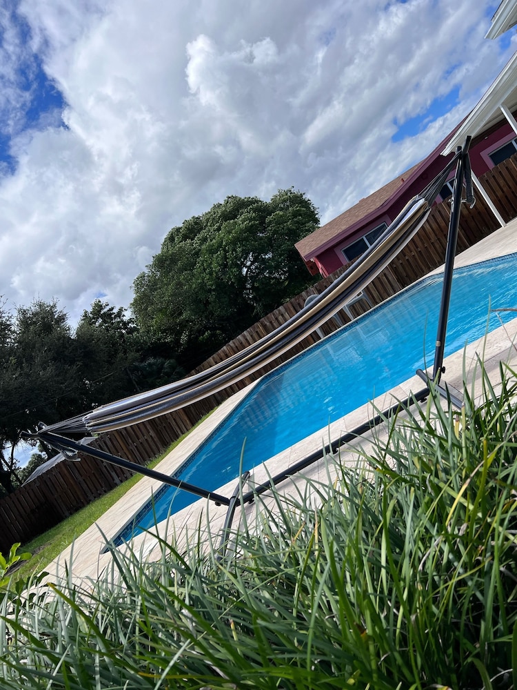 NEW!!POOL TABLE🎱HUGE PRIVATE POOL☀️5 MINS FROM FTL✈️