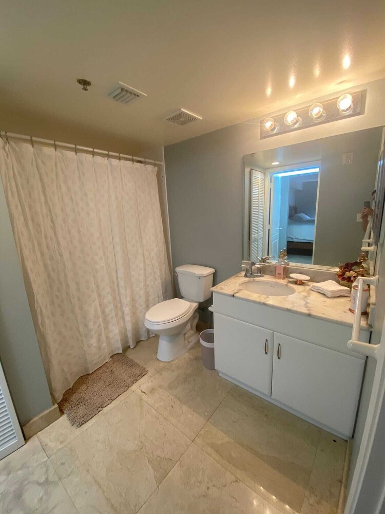 Stunning Views of Brickell Bay with easy to walk access to Downtown Miami