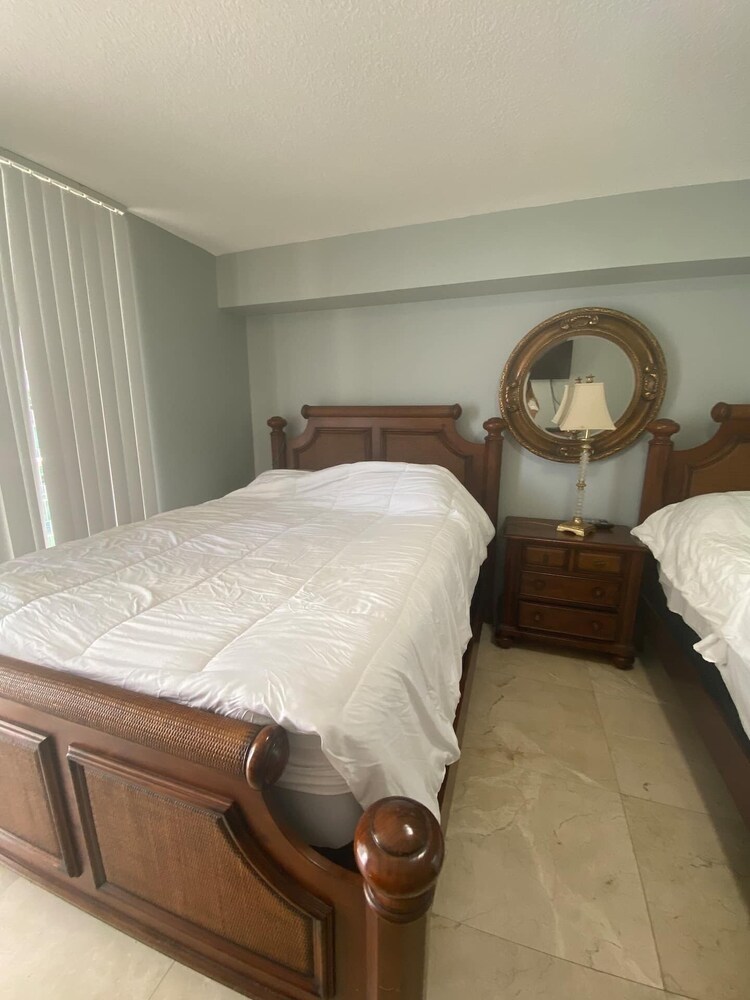 Stunning Views of Brickell Bay with easy to walk access to Downtown Miami