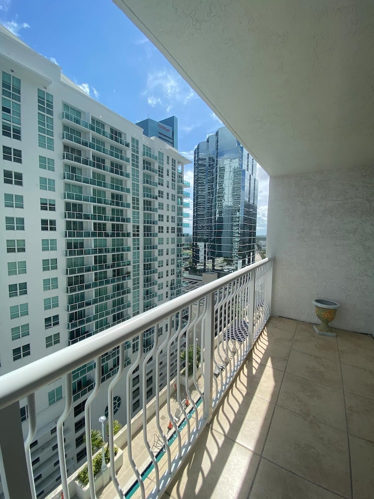 Stunning Views of Brickell Bay with easy to walk access to Downtown Miami