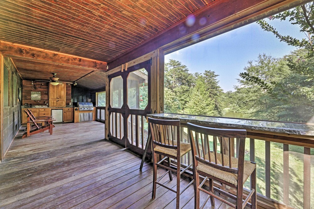 NEW! Lakefront Coalmont Cabin on 5 Acres w/ Dock!