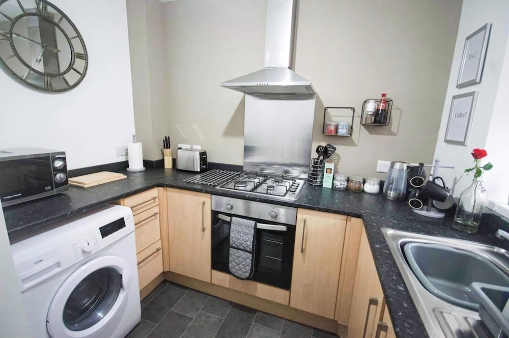 Cosy Apartment Near City Centre With Gated Parking