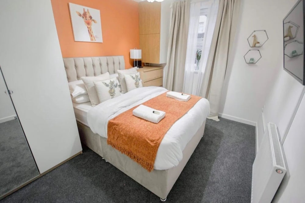 Cosy Apartment Near City Centre With Gated Parking