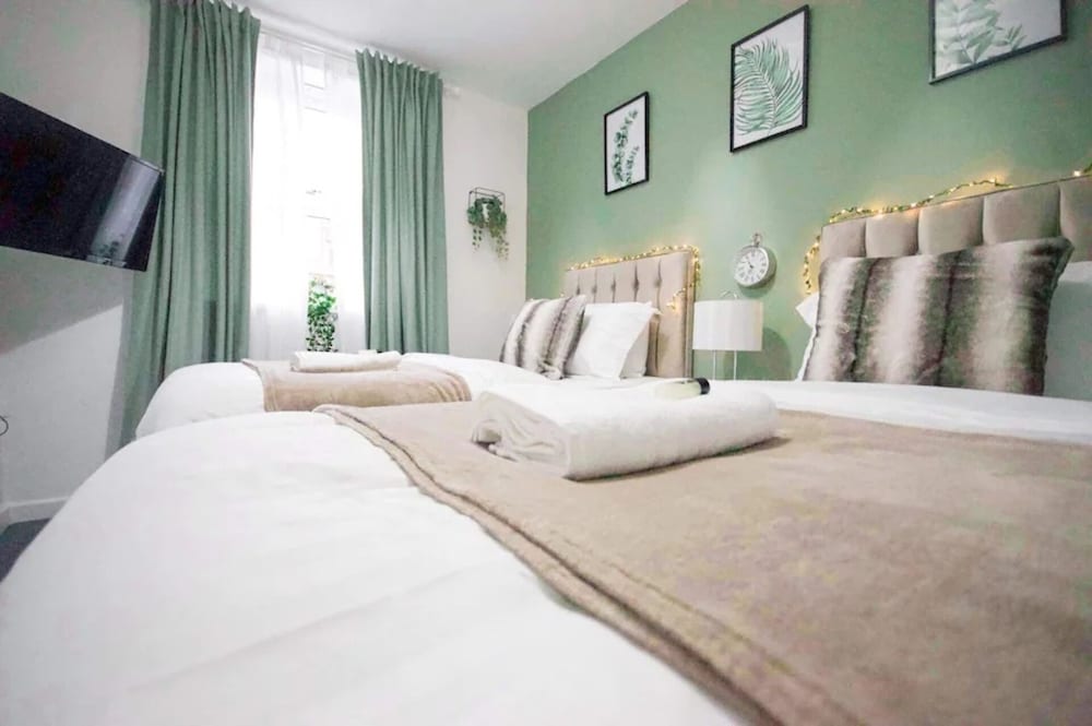 Cosy Apartment Near City Centre With Gated Parking