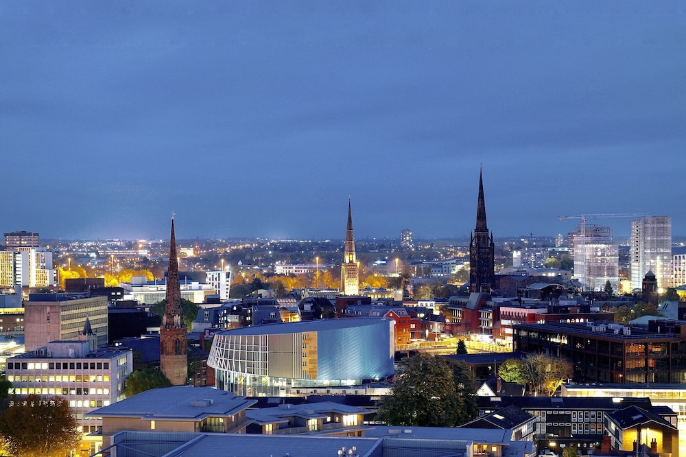 Cosy Apartment Near City Centre With Gated Parking