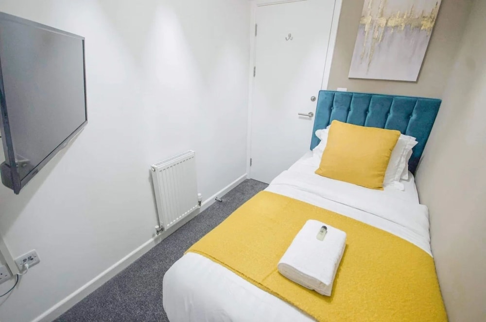 Cosy Apartment Near City Centre With Gated Parking