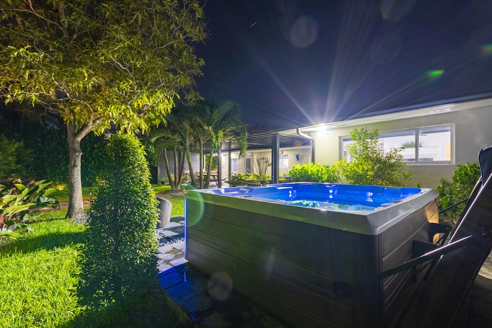 🌟Villa Sausalito🌟The perfect OASIS in MIAMI 🏝🎣Waterfront 🌊In the 🖤of Miami