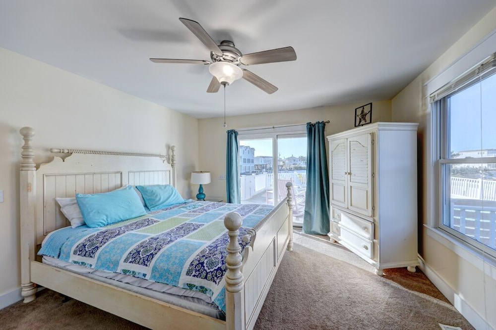 The Sunset House, Bayfront home with many amenities Fenwick Island Vrbo