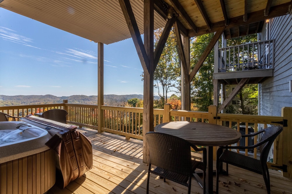 Blue Ridge Blessing NEW LISTING! Views, hot tub, great location on App Ski Mtn!