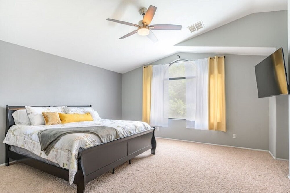 Beautiful Pool Home 19 Min From Las Vegas Strip!!!