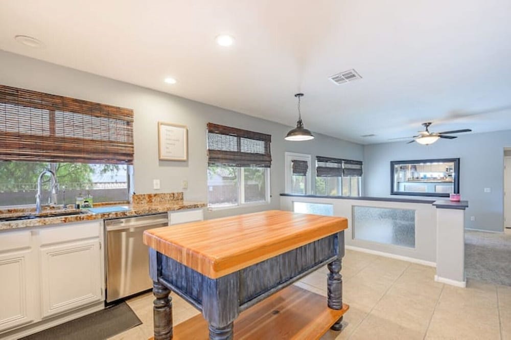 Beautiful Pool Home 19 Min From Las Vegas Strip!!!