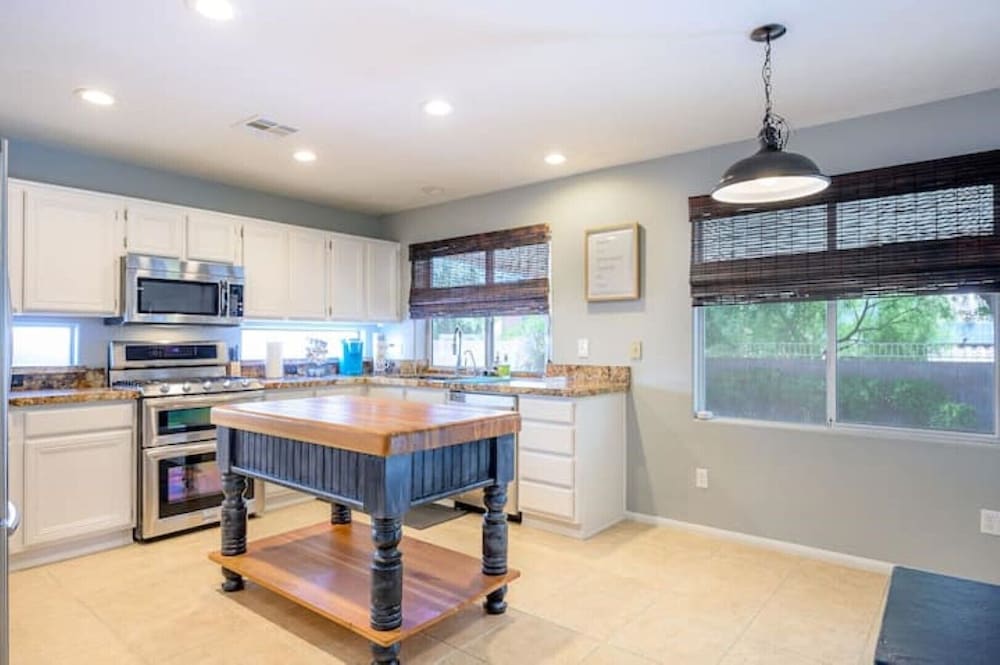 Beautiful Pool Home 19 Min From Las Vegas Strip!!!