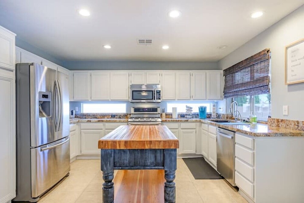 Beautiful Pool Home 19 Min From Las Vegas Strip!!!