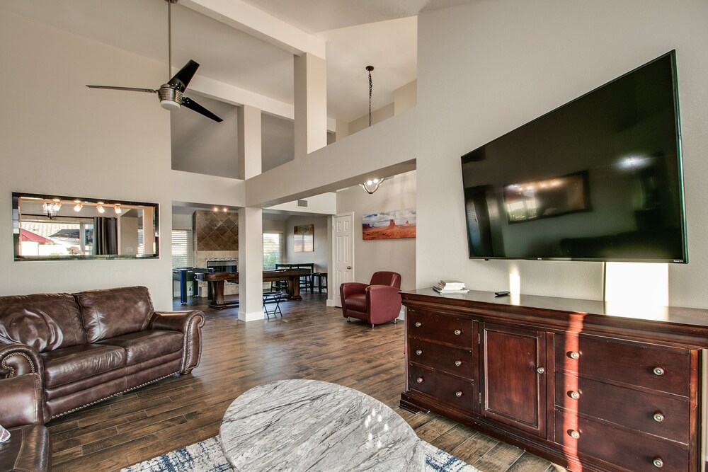 Spectacular Hillside Fountain HIlls home + Resort Backyard and Views! Fountain Hills Vrbo