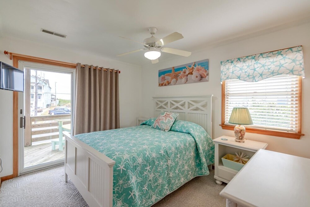 Walk to Beach🌊☀️🐬SemiOceanfront ️of KDH, NEW Hot Tub, WiFi, Linens