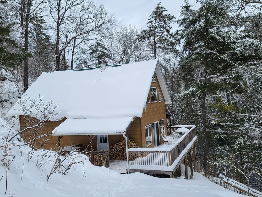 Lake Roddick aka Grand Lac Rond, Sainte Therese De La Gatineau, QC Vacation Rental Cottage ByOwner