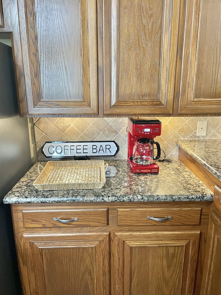 NEW LISTINGSecluded Whoop Acre Ranch SLEEPS 25LOADED with