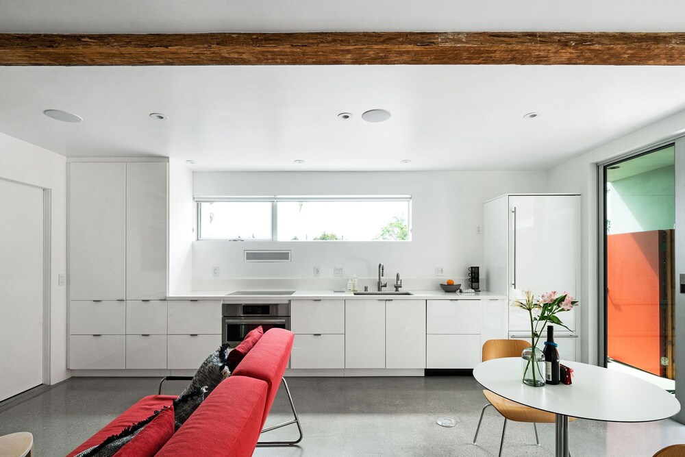 Dwell - Like Santa Barbara One Bedroom with Japanese Soaking Tub