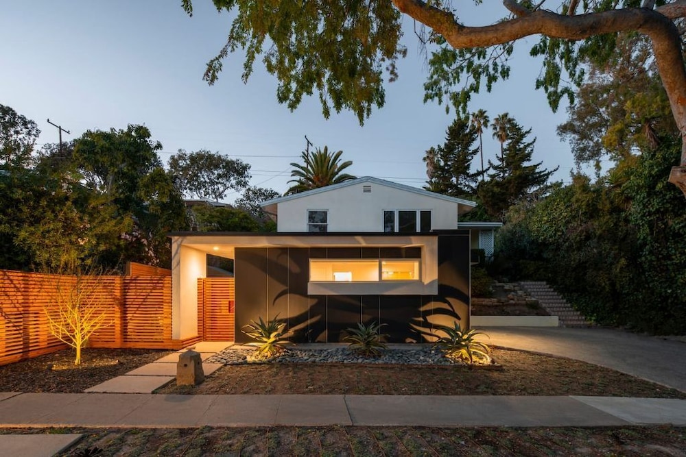 Dwell - Like Santa Barbara One Bedroom with Japanese Soaking Tub